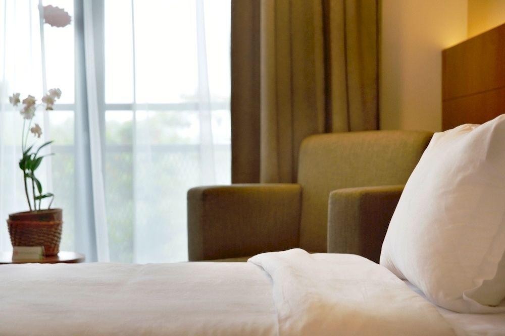 Oak Tree Emerald & Coventions Hotel