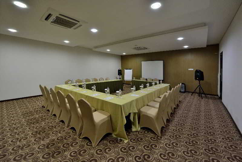 Oak Tree Emerald & Coventions Hotel 4*