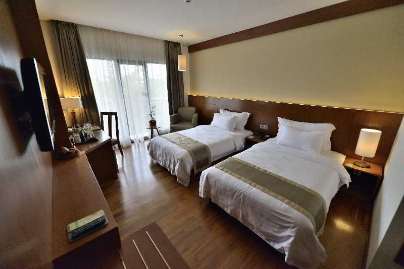 Oak Tree Emerald & Coventions Hotel 4*