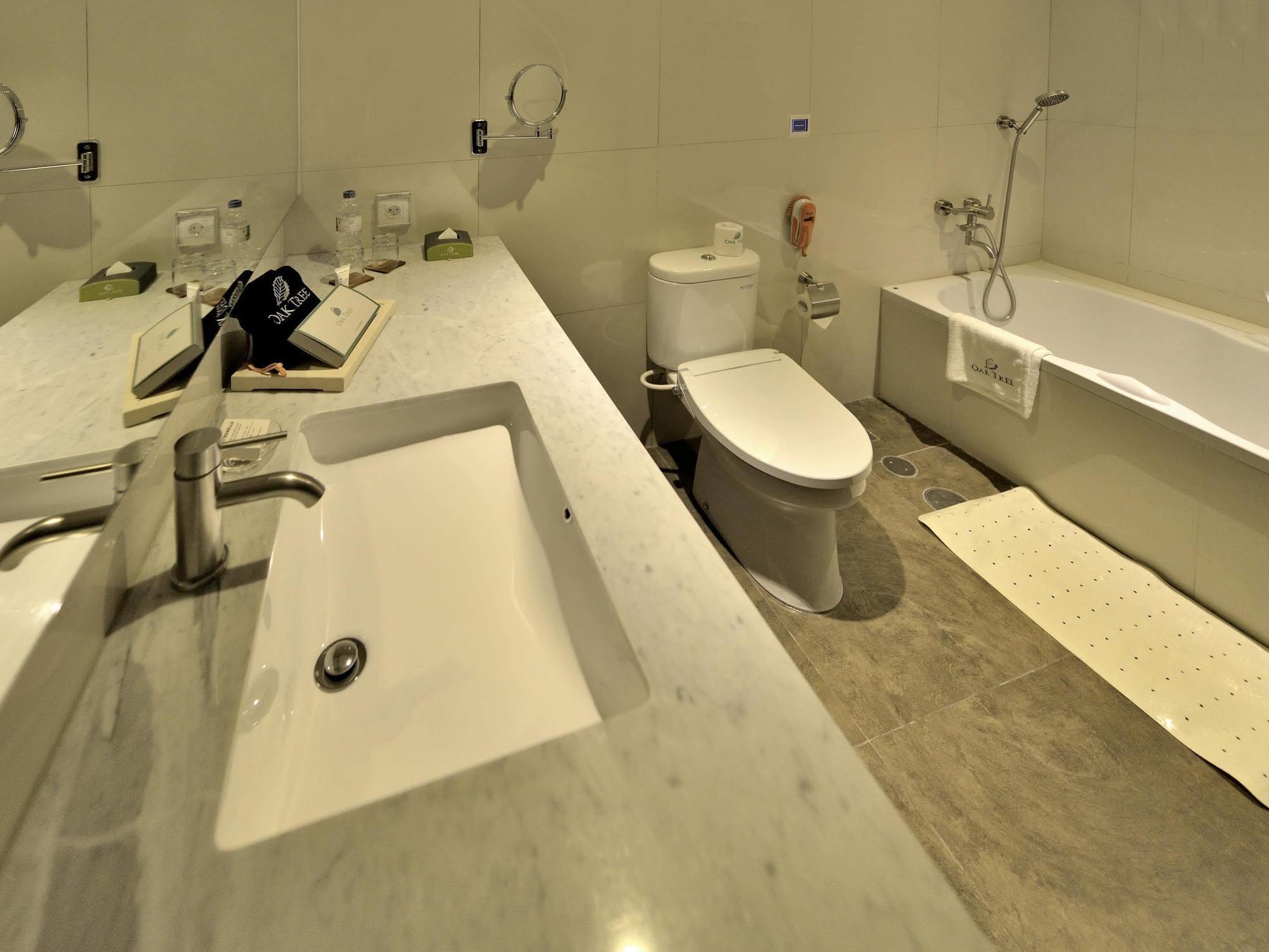Oak Tree Emerald & Coventions Hotel 4*